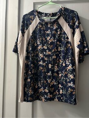 Floral Raglan Short Sleeve Tee in Navy and Cream